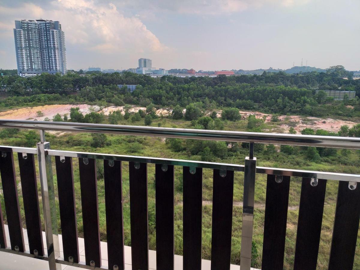 Kempas Indah @ The Secret Garden Homestay Джохор-Бару Экстерьер фото