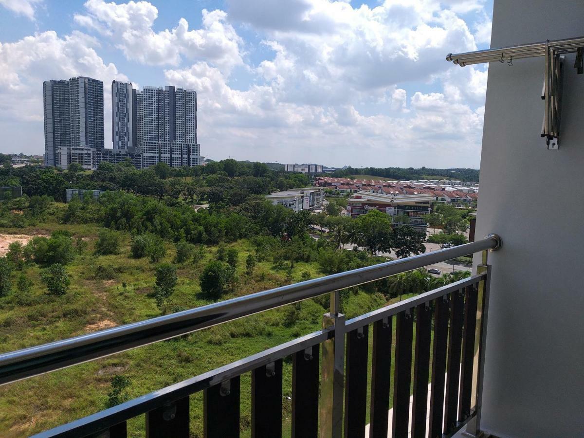 Kempas Indah @ The Secret Garden Homestay Джохор-Бару Экстерьер фото